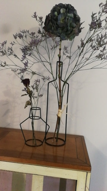 Aeris Minimalist Metal Flower Vase