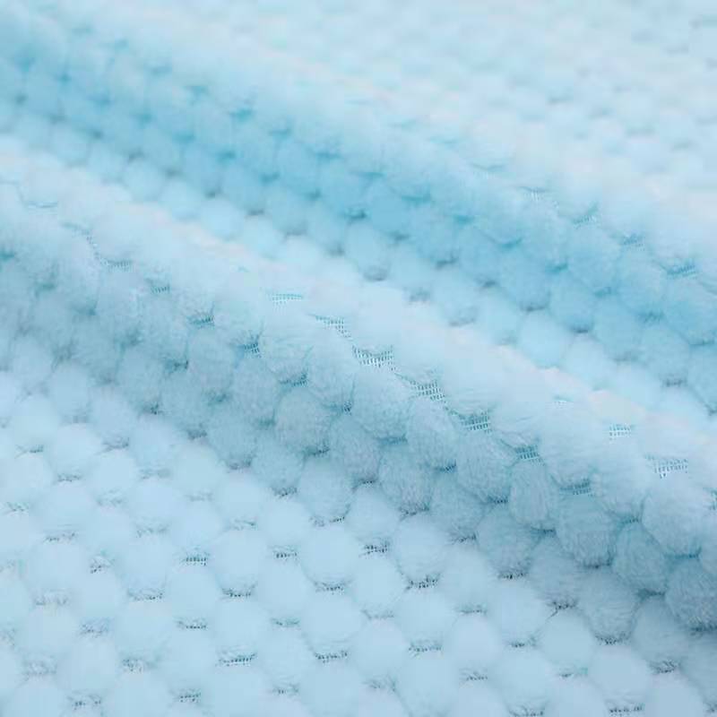 Thick Coral Fleece Blanket – Ultra-Soft Pineapple Texture Throw