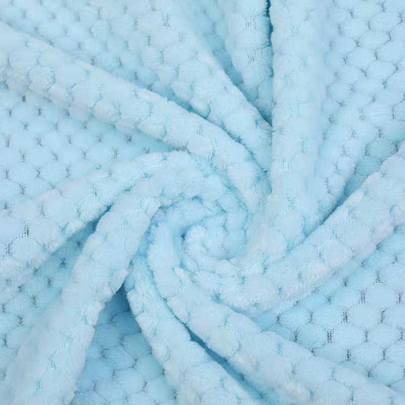 Thick Coral Fleece Blanket – Ultra-Soft Pineapple Texture Throw