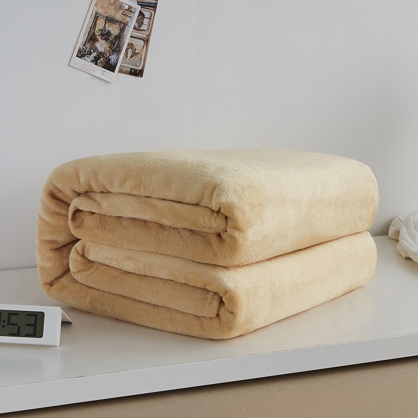 Luxury Flannel Coral Fleece Blanket – Ultra-Soft & Lightweight Comfort