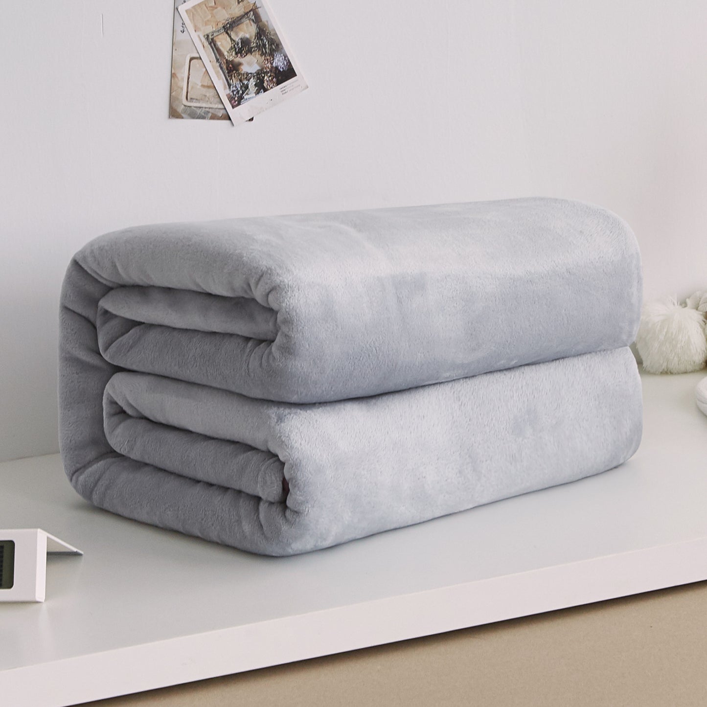 Luxury Flannel Coral Fleece Blanket – Ultra-Soft & Lightweight Comfort
