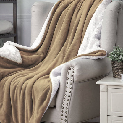 CloudSoft Luxe – Reversible Fleece Throw Blanket (130×160 cm)