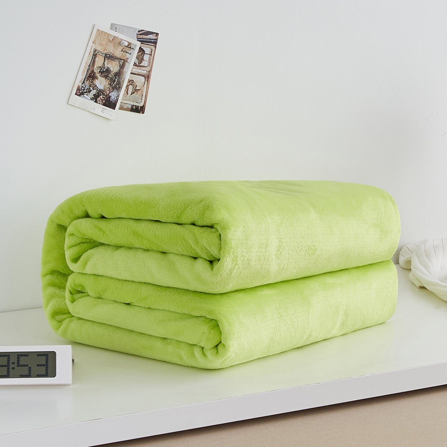 Luxury Flannel Coral Fleece Blanket – Ultra-Soft & Lightweight Comfort